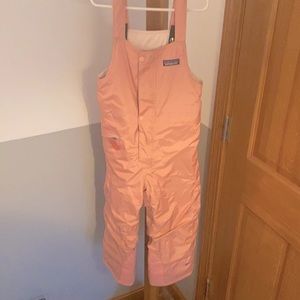 Patagonia girls snow pants, 5T. Pink. Great condition.
